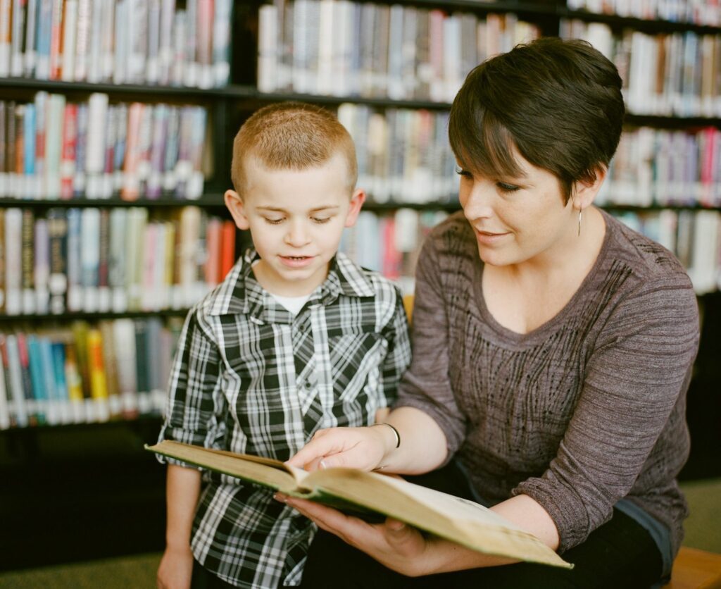 teacher using word families lists to teach student to read